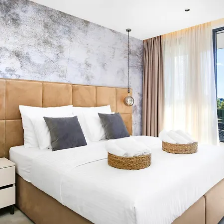 Fly - S2 - Mpolo Guest house